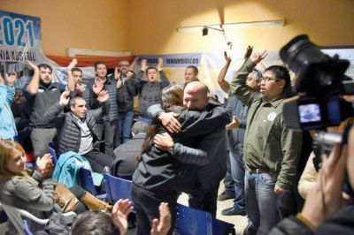 Llugdar prepara su reelecci�n para el Sindicato de Petroleros Jer�rquicos