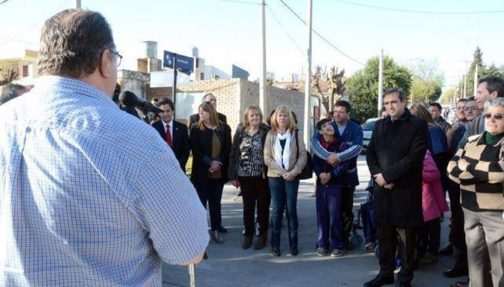 Mestre inaugur� nuevos desag�es en Parque Capital Sur y Altos de V�lez Sarsfield