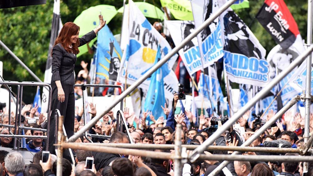 Cristina Kirchner empieza a recorrer la Provincia y se disparan las especulaciones sobre su candidatura