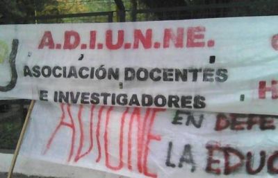 Docentes universitarios de Chaco y Corrientes reclaman la reapertura de paritarias