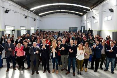 El Municipio, Provincia y Naci�n entregaron escrituras a vecinos