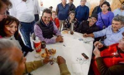 El paso de Massa por Pilar, entre jubilados y militantes