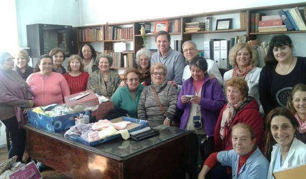 ACTIVIDAD SOLIDARIA DE PAMI EN EL HOSPITAL MATERNO DE AZUL
