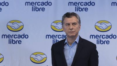 Mauricio Macri estall� contra sus funcionarios, pero pidi� no confrontar con la Corte
