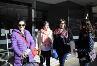 Con incertidumbre y falta de respuestas, 16 familias reclamaron por la entrega de sus casas de Procrear