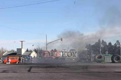 La compra de Cinpal no se define y los trabajadores siguen en la puerta del Parque Industrial