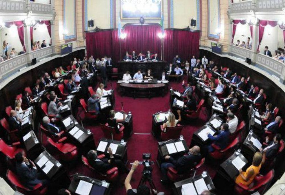 Eliminan la reelecci�n indefinida para intendentes y legisladores