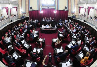 Eliminan la reelecci�n indefinida para intendentes y legisladores