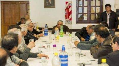 Gremios se ponen a disposici�n para �soluciones urgentes�