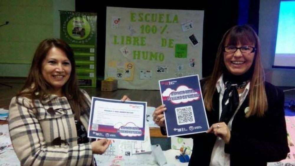 Salud certific Libre de Humo de Tabaco a una escuela de Juana Koslay