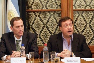 El oficialismo le sale a poner el pecho a las balas