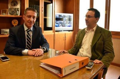 Arcioni visit� al intendente de Trelew