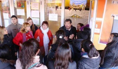 Docentes del ICEP que hicieron paro no cobraron y ayer increparon al pastor