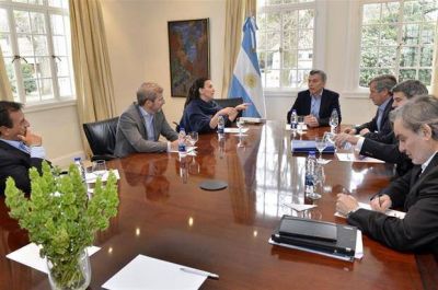 Macri rearma la estrategia y margina a Aranguren de la organizaci�n de las audiencias