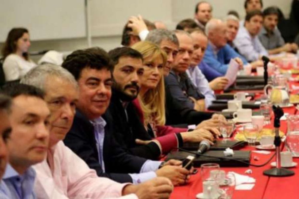 Intendentes y legisladores peronistas, ponen en marcha equipo de trabajo