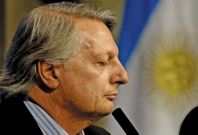 Una denuncia obliga a Aranguren a rever otra decisi�n sobre el gas