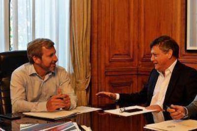 Peppo con Frigerio por conexiones domiciliarias de gas, viviendas y devoluci�n de coparticipaci�n