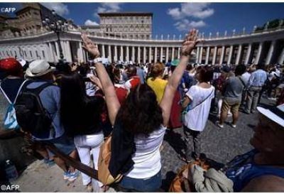 El Papa en el �ngelus: �La puerta de la misericordia de Dios est� abierta de par en par para todos!