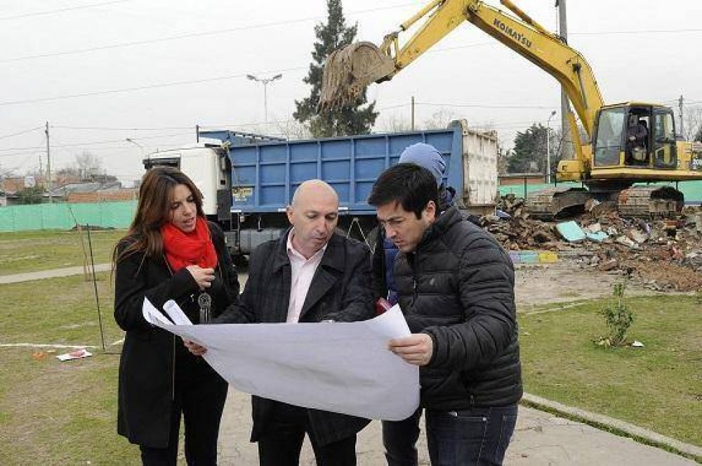 Leonardo Nardini supervis� el inicio de la obra de la plaza Cura Brochero
