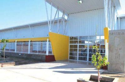 Titularizan a mil docentes e inauguran una escuela especial