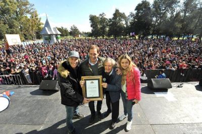 Carlitos Bal� fue nombrado Ciudadano Ilustres de la Rep�blica de los Ni�os