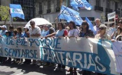  INFORME ESPECIAL: Por la peor ca�da del salario real desde 2001, todas las paritarias quedaron a la baja