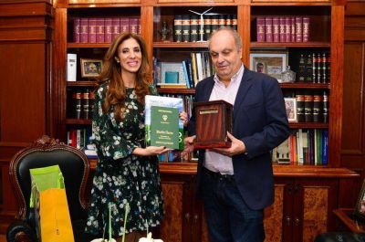 Hern�n Lombardi visit� a la Gobernadora para coordinar la llegada de la muestra
