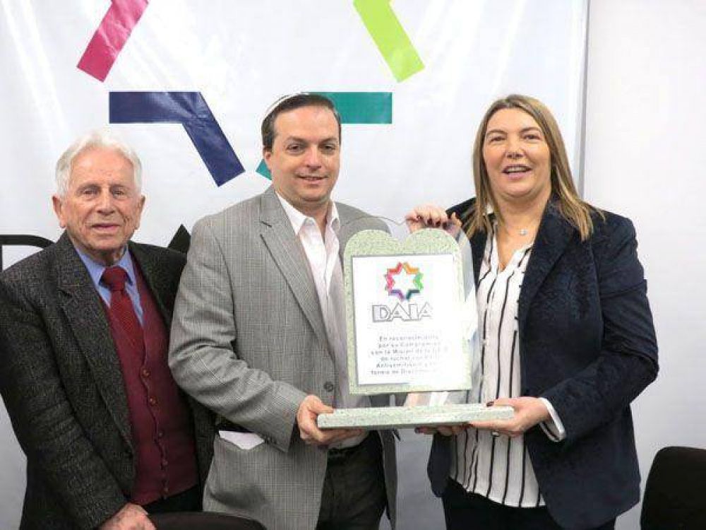 Bertone mantuvo un encuentro con las m�ximas autoridades de la Comunidad Jud�a
