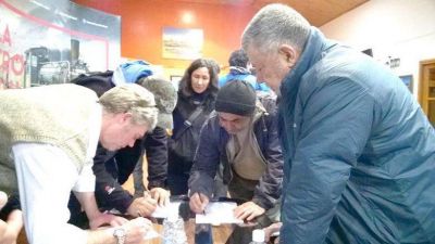 ESTA SEMANA LA LEGISLATURA CONVOCA A BORTAGARAY: Por la crisis en La Trochita se firm� un petitorio al gobernador 