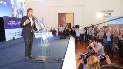 Massa, a la espera del salto de los intendentes peronistas: brazos abiertos, buen trato, charlas y fotos