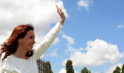 Cristina Kirchner neg� operaciones ilegales y demandar� a Lanata