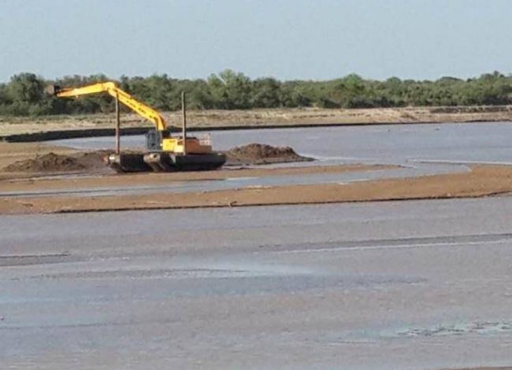 Formosa controla obras que se ejecuta en sectores criticos del rio Pilcomayo
