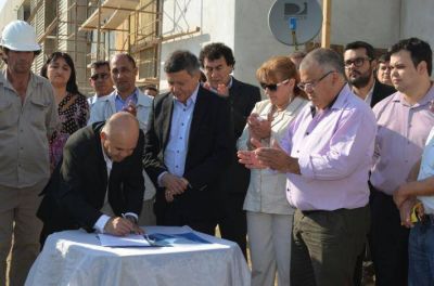 Peppo y Leiva suscribieron el convenio de reinicio de la obra del Terciario Eduardo Fracchia