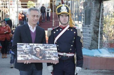Avil�s recibi� a los Granaderos de San Mart�n