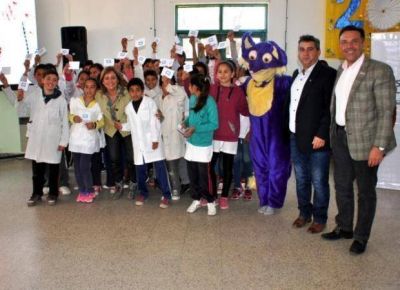 M�s de 2.400 chicos del sur provincial recibieron sus estampillas escolares