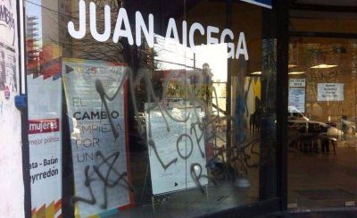 Escracharon un local del Pro: 