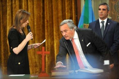 Ya es oficial: Joaqu�n De la Torre jur� como Ministro de Producci�n bonaerense