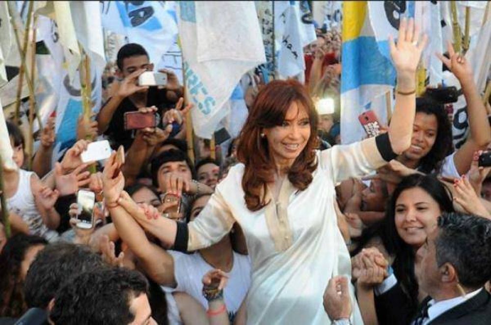 Cristina busca contener a la tropa y evitar fugas de cara a las elecciones legislativas 2017