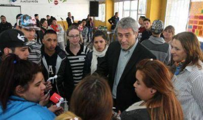 Ferraresi se reuni� con tutores del Programa Envi�n
