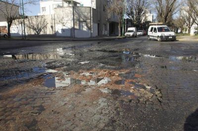 Una ca�er�a rota en 4 y 66 provoca peligro vial y baja presi�n de agua