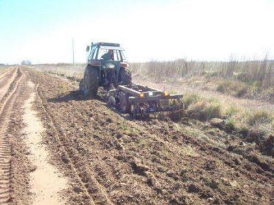 Se ampl�a un camino muy importante para el transporte de la producci�n de Carlos Casares