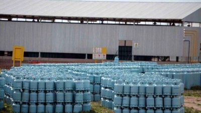 Deciden qu� hacer con el cementerio de las 50 mil garrafas
