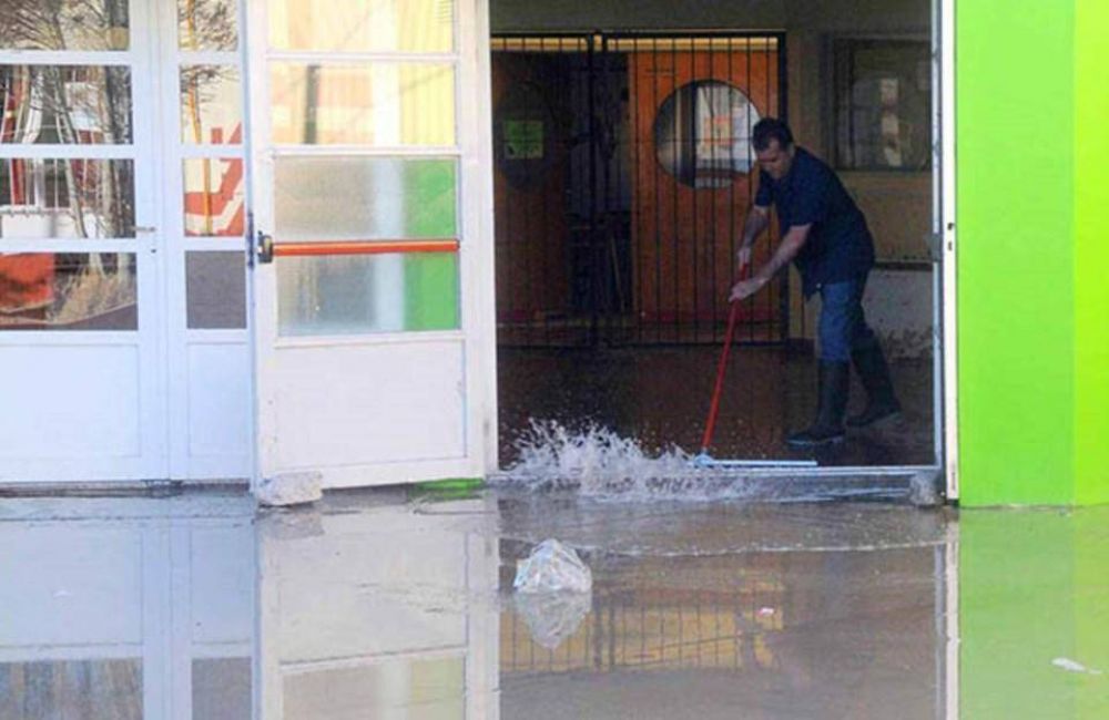 No hubo clases porque se inund� la escuela con l�quidos cloacales