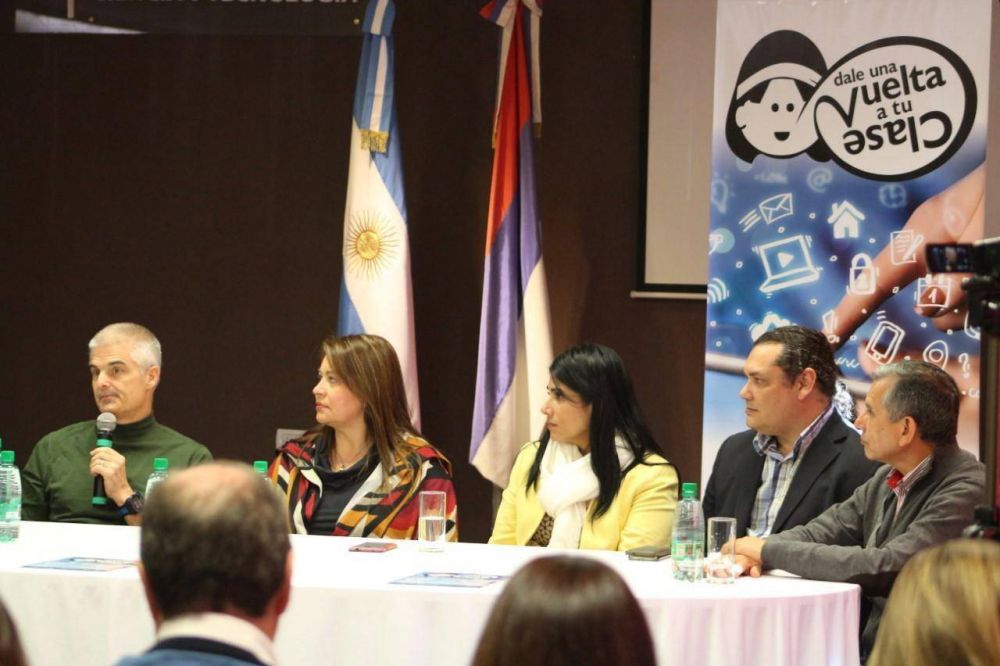 Presentaron el programa de innovaci�n educativa con el precursor del aula invertida