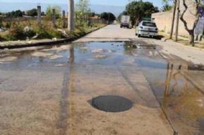 Problemas cloacales en la Avenida Manuel Navarro
