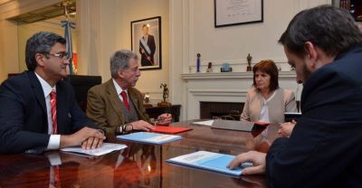 Firmaron un convenio para fortalecer el sistema de comunicaciones policiales