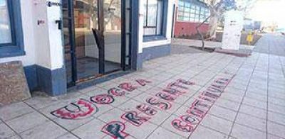 Repudiaron pintadas de la UOCRA