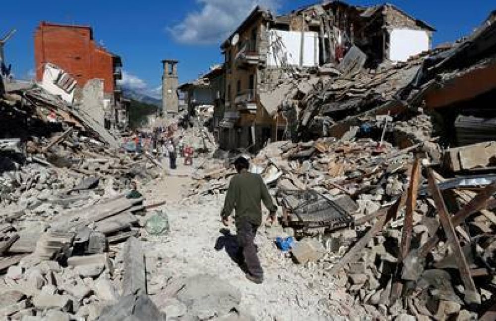Son al menos 50 los muertos por el fuerte sismo en Italia