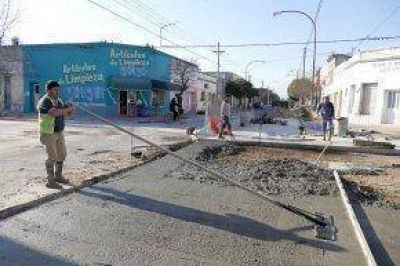 Repavimentaci�n de Col�n y Amado Diab