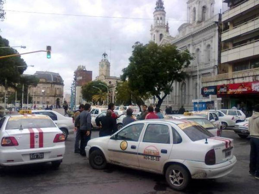 Paran: Ante la amenaza de un paro y movilizacin la Municipalidad convoc a los taxistas 